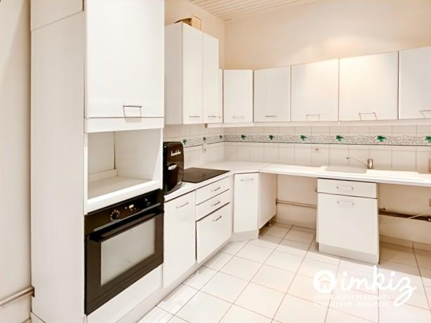 
                                                Vente
                                                 Typique appartement marseillais 3 pièces