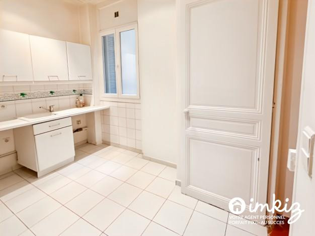 
                                                Vente
                                                 Typique appartement marseillais 3 pièces