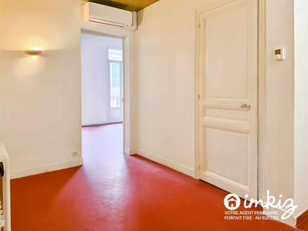 
                                                Vente
                                                 Typique appartement marseillais 3 pièces
