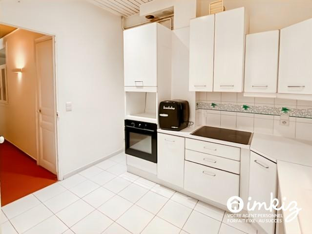 
                                                Vente
                                                 Typique appartement marseillais 3 pièces