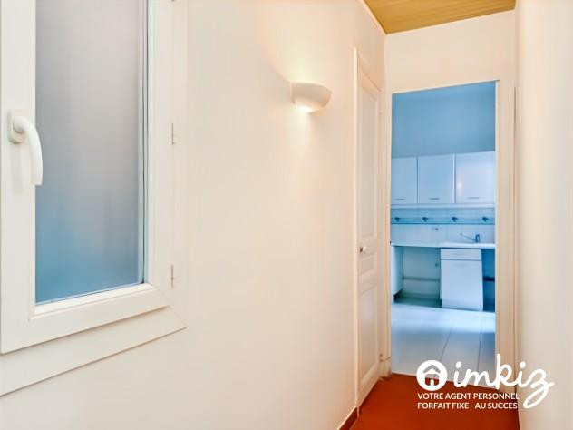 
                                                Vente
                                                 Typique appartement marseillais 3 pièces