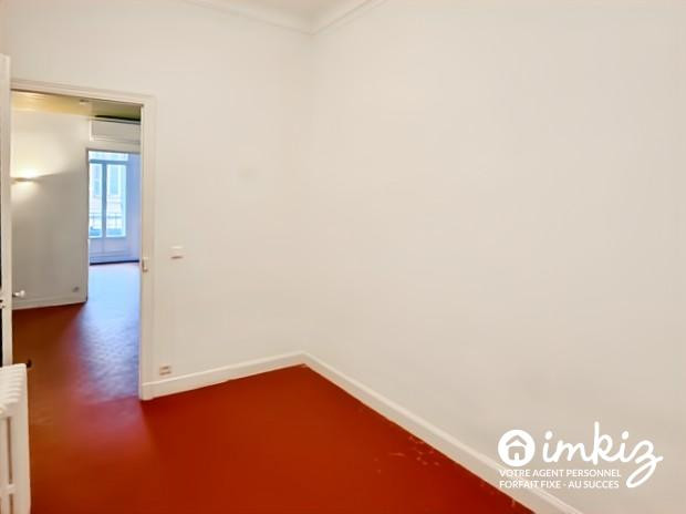 
                                                Vente
                                                 Typique appartement marseillais 3 pièces