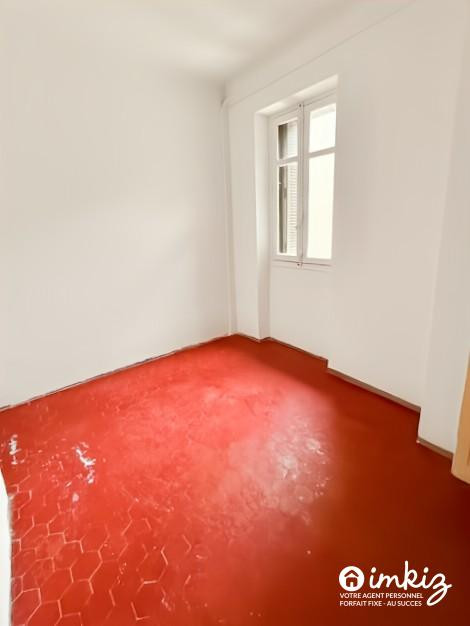 
                                                Vente
                                                 Typique appartement marseillais 3 pièces