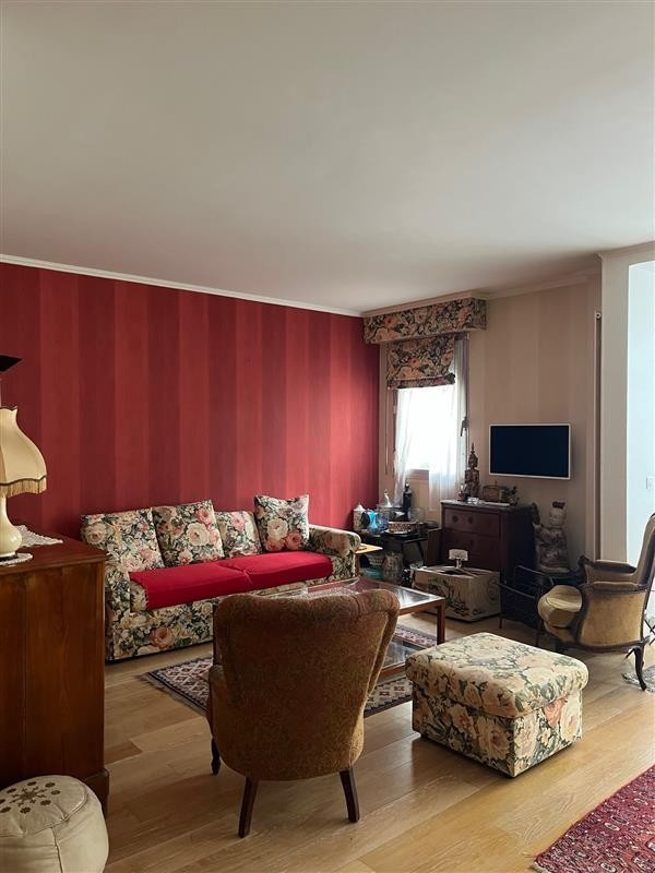 
                                                Vente
                                                 Un appartement comme un bijou ancien