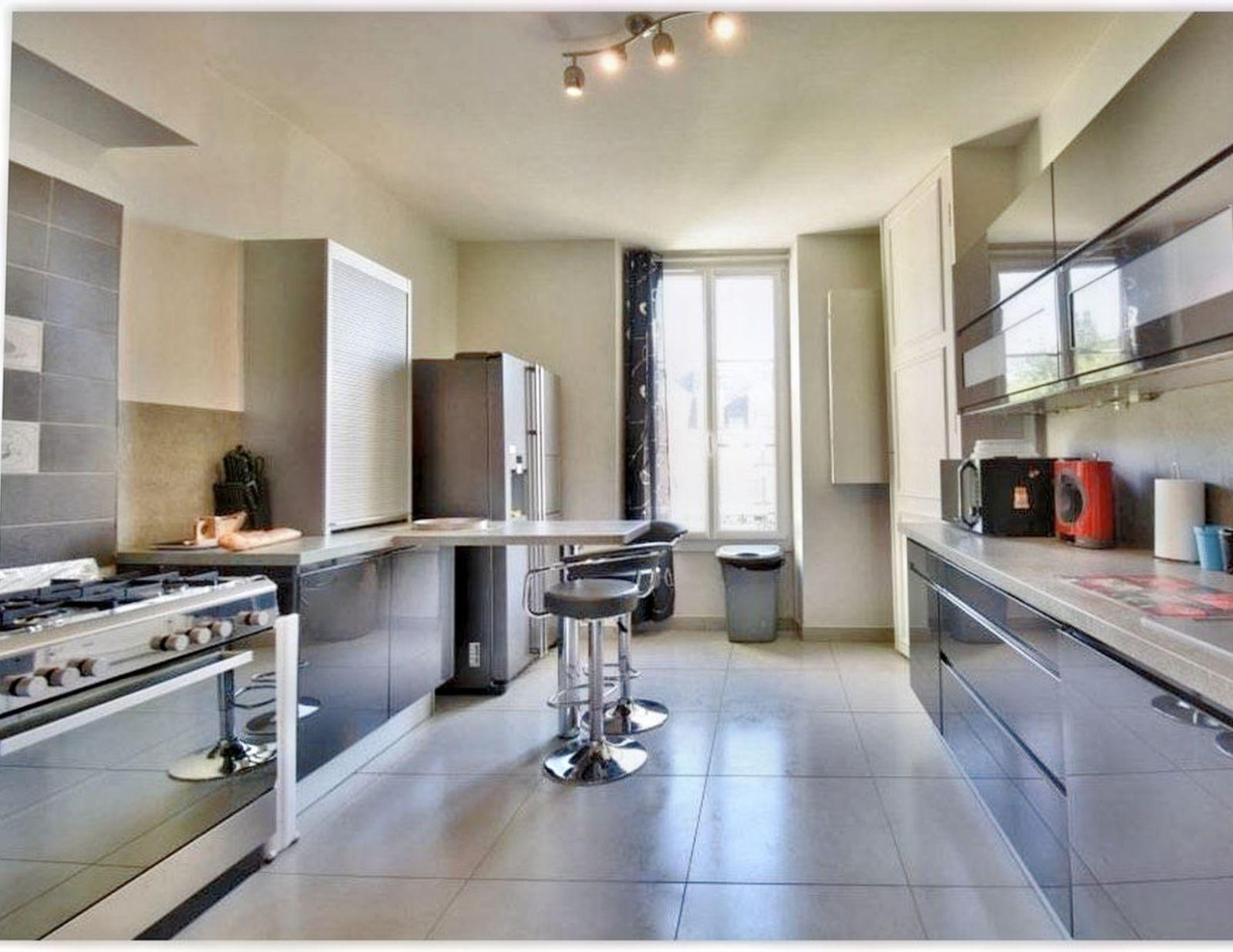 
                                                Location
                                                 Un bel appartement de 100 m² à 100 m de la Seine
