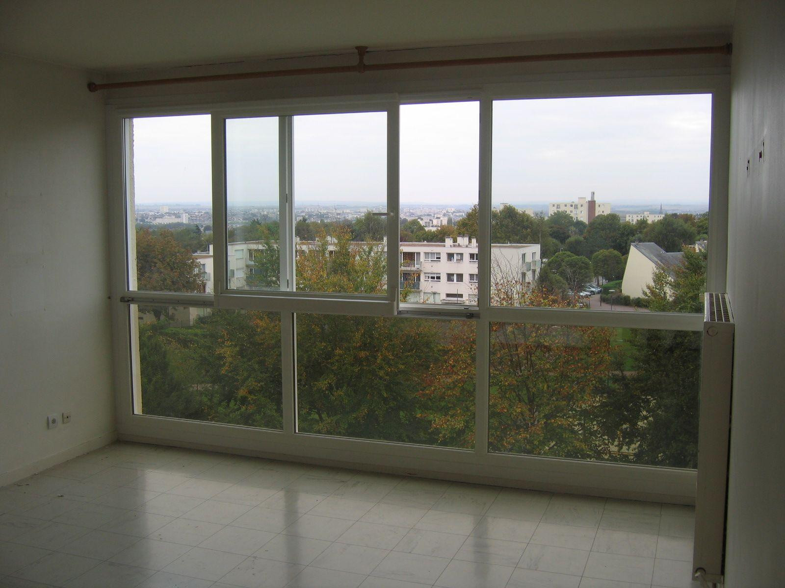 
                                                Location
                                                 UN F2 vraiment  spacieux de 54 M2