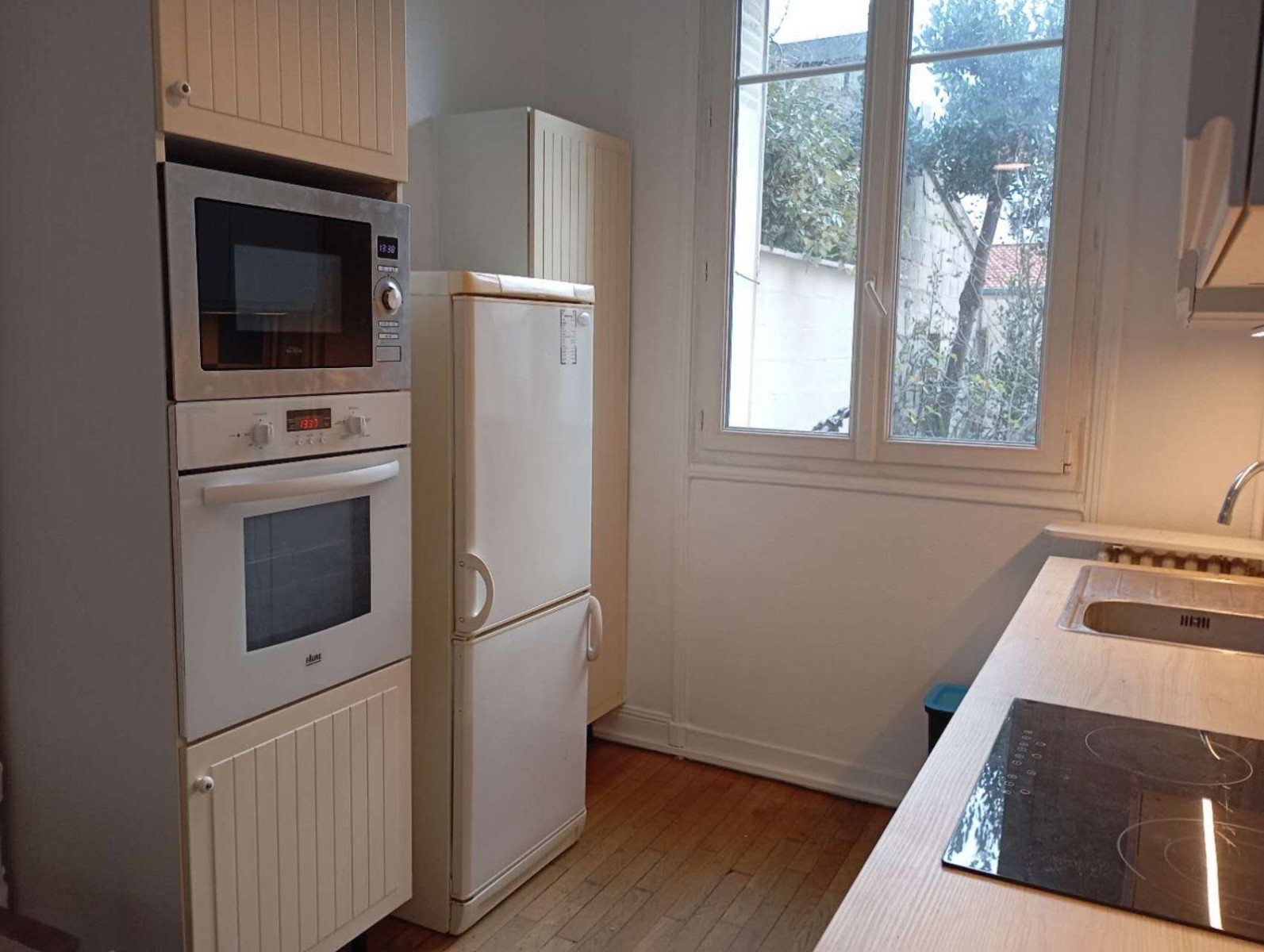 
                                                Location
                                                 Un grand studio équipé, refait neuf, avec jardin