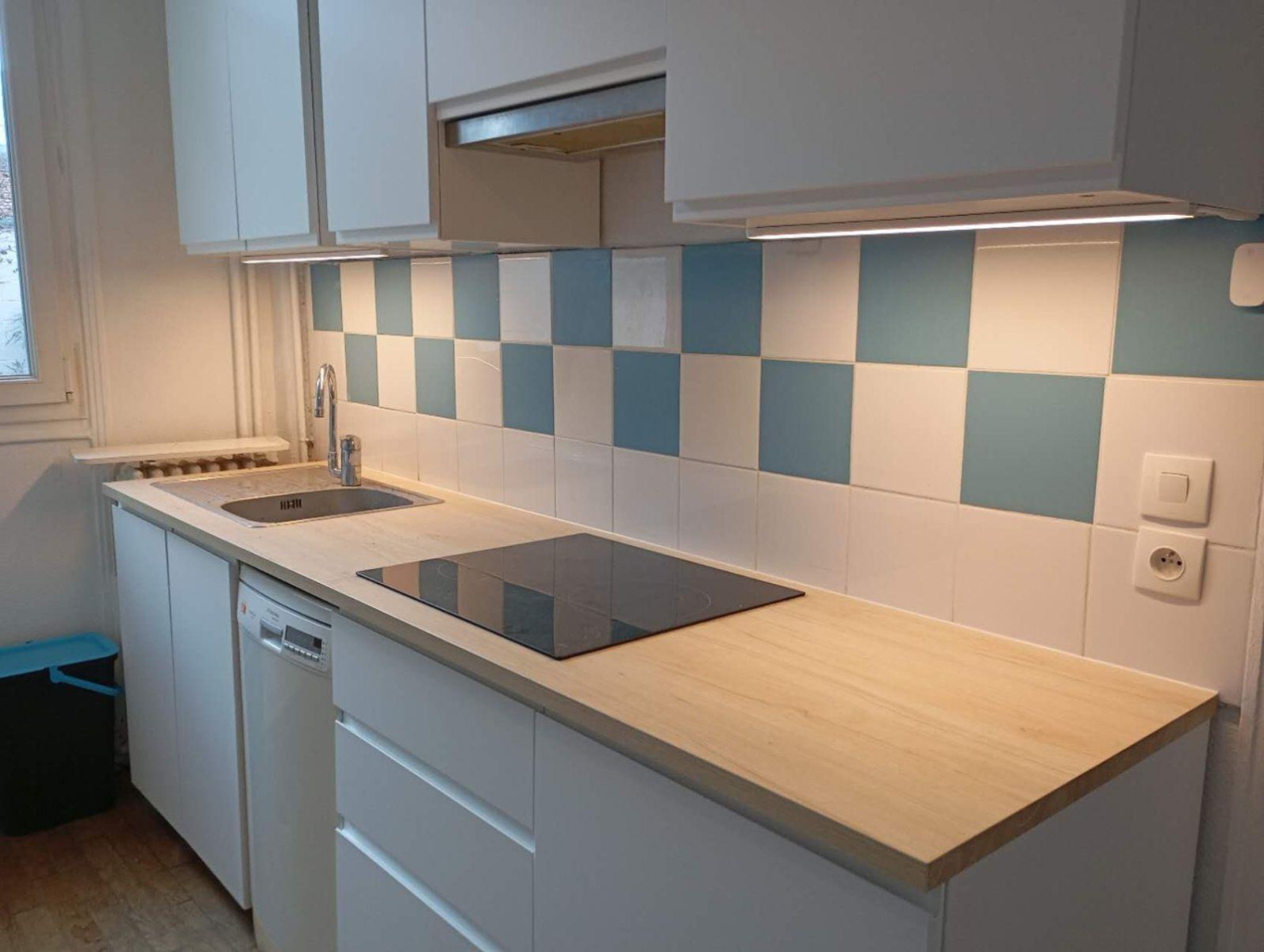 
                                                Location
                                                 Un grand studio équipé, refait neuf, avec jardin