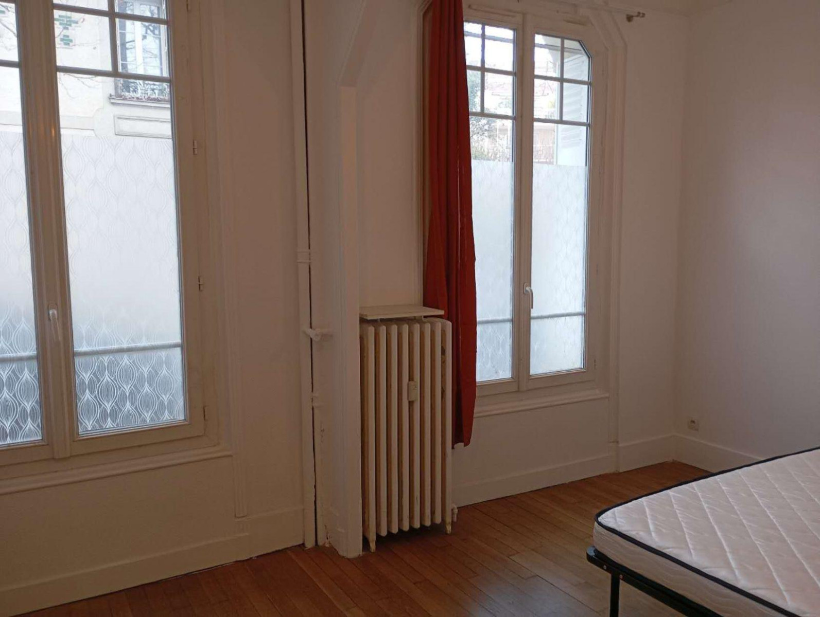 
                                                Location
                                                 Un grand studio équipé, refait neuf, avec jardin