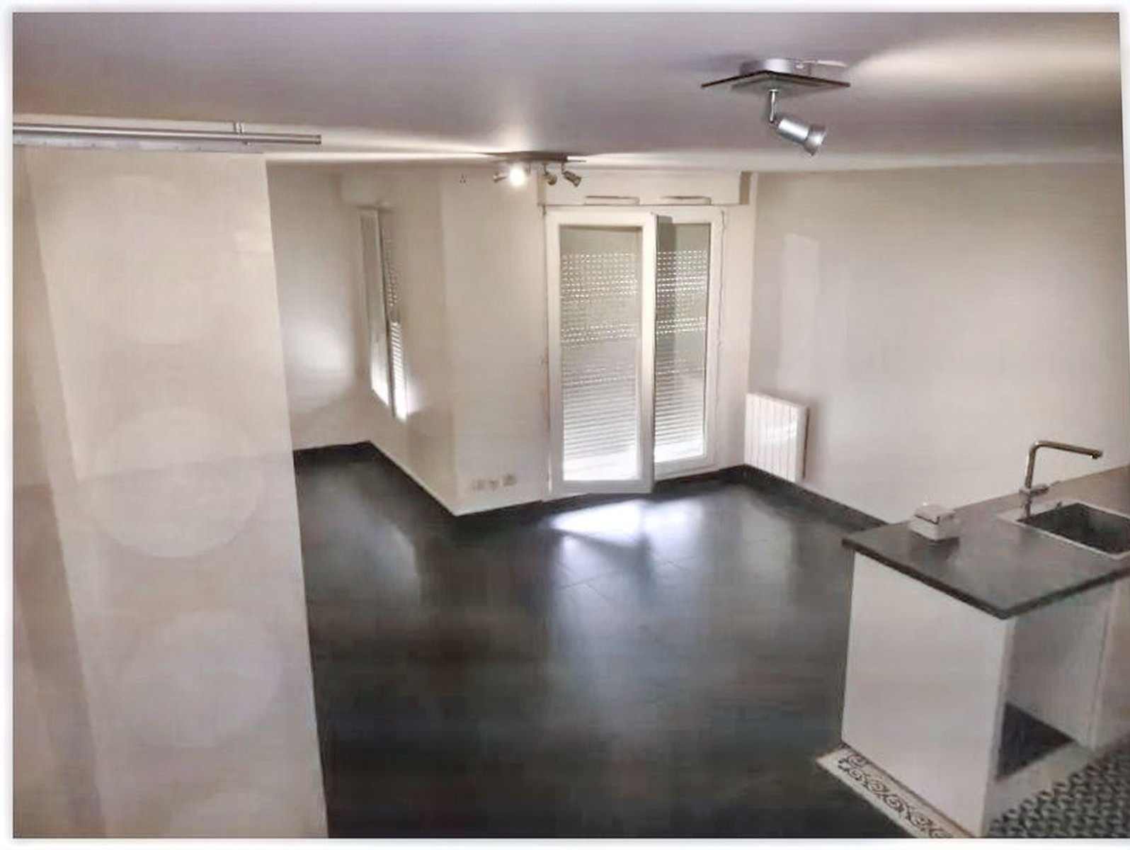 
                                                Location
                                                 Un joli duplex meublé dans une résidence calme