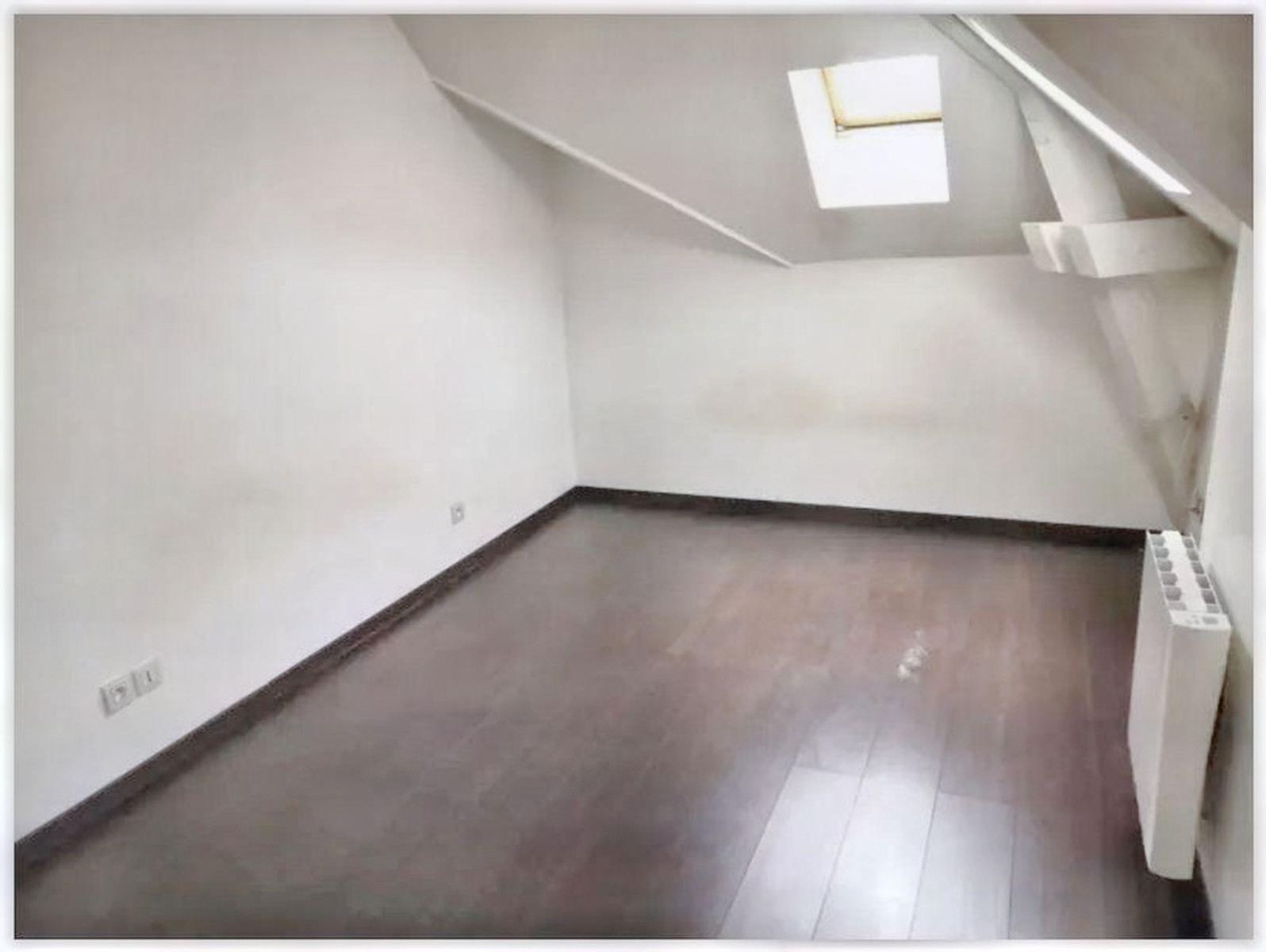 
                                                Location
                                                 Un joli duplex meublé dans une résidence calme