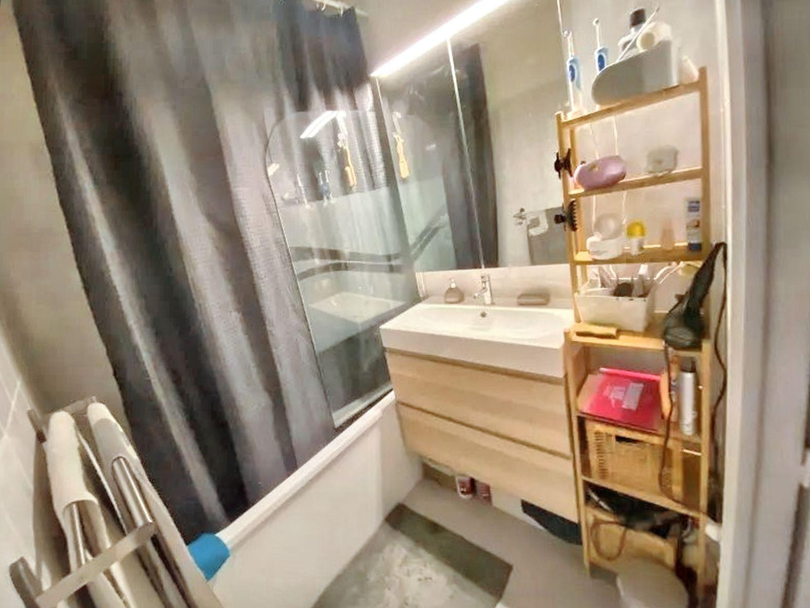 
                                                Location
                                                 Un joli F3 pour vous ressourcer près de la nature