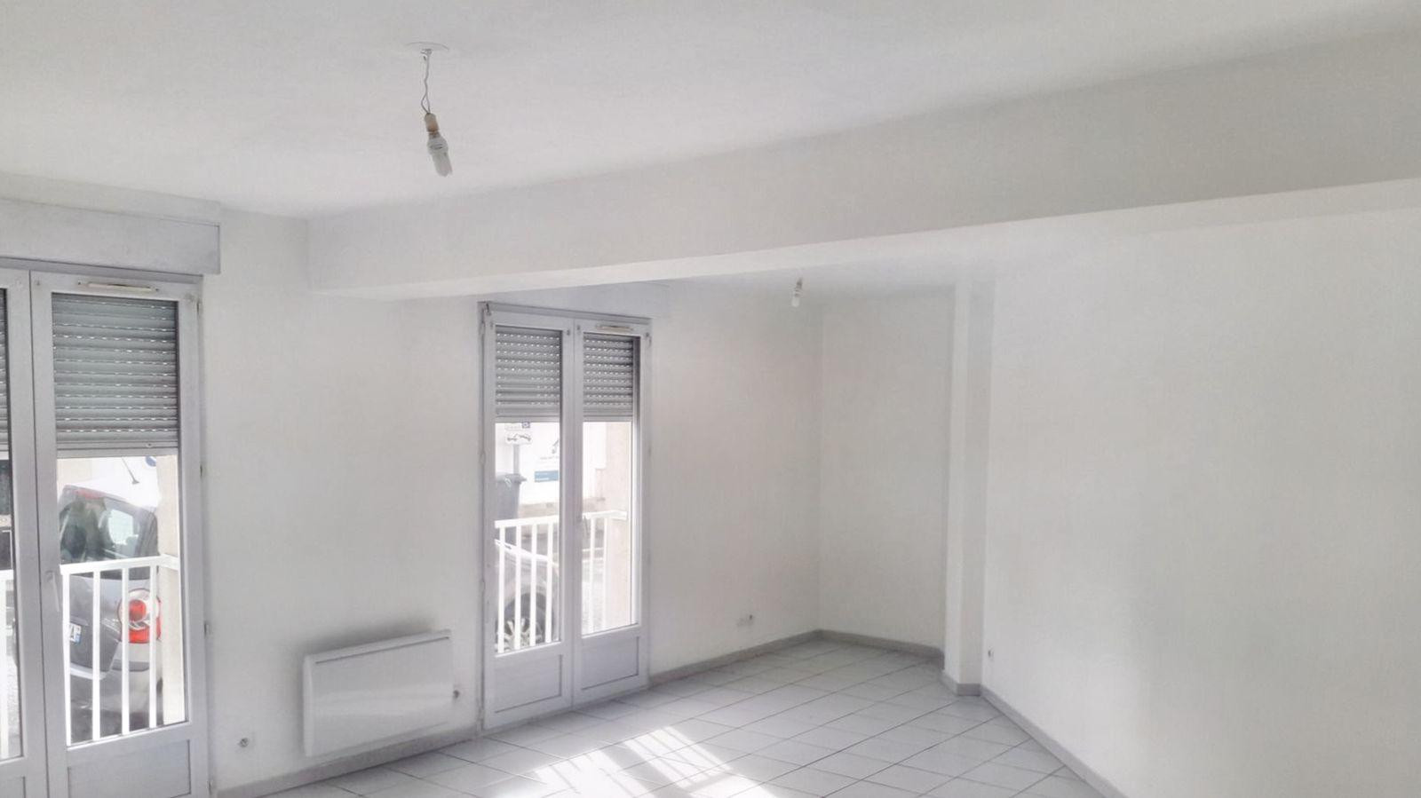 
                                                Location
                                                 Un joli studio dans un immeuble calme et sécurisé