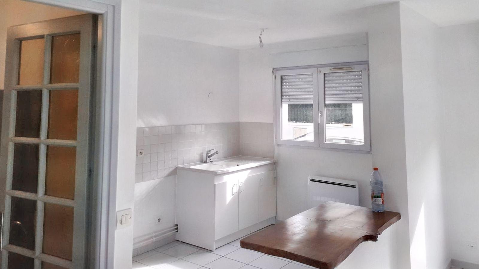 
                                                Location
                                                 Un joli studio dans un immeuble calme et sécurisé