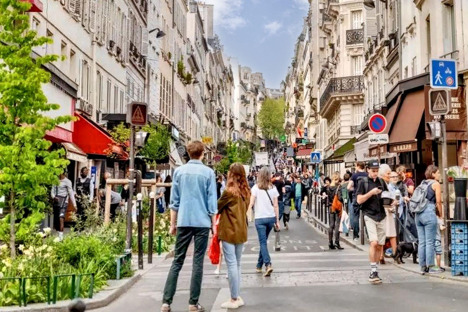 
                                                Location
                                                 Un joli studio décoré avec goût