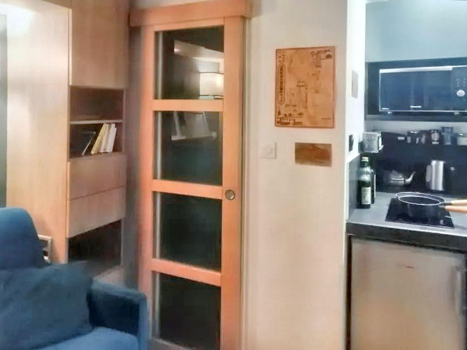 
                                                Location
                                                 Un joli studio décoré avec goût