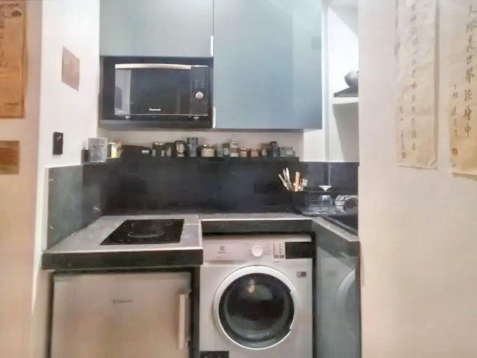 
                                                Location
                                                 Un joli studio décoré avec goût