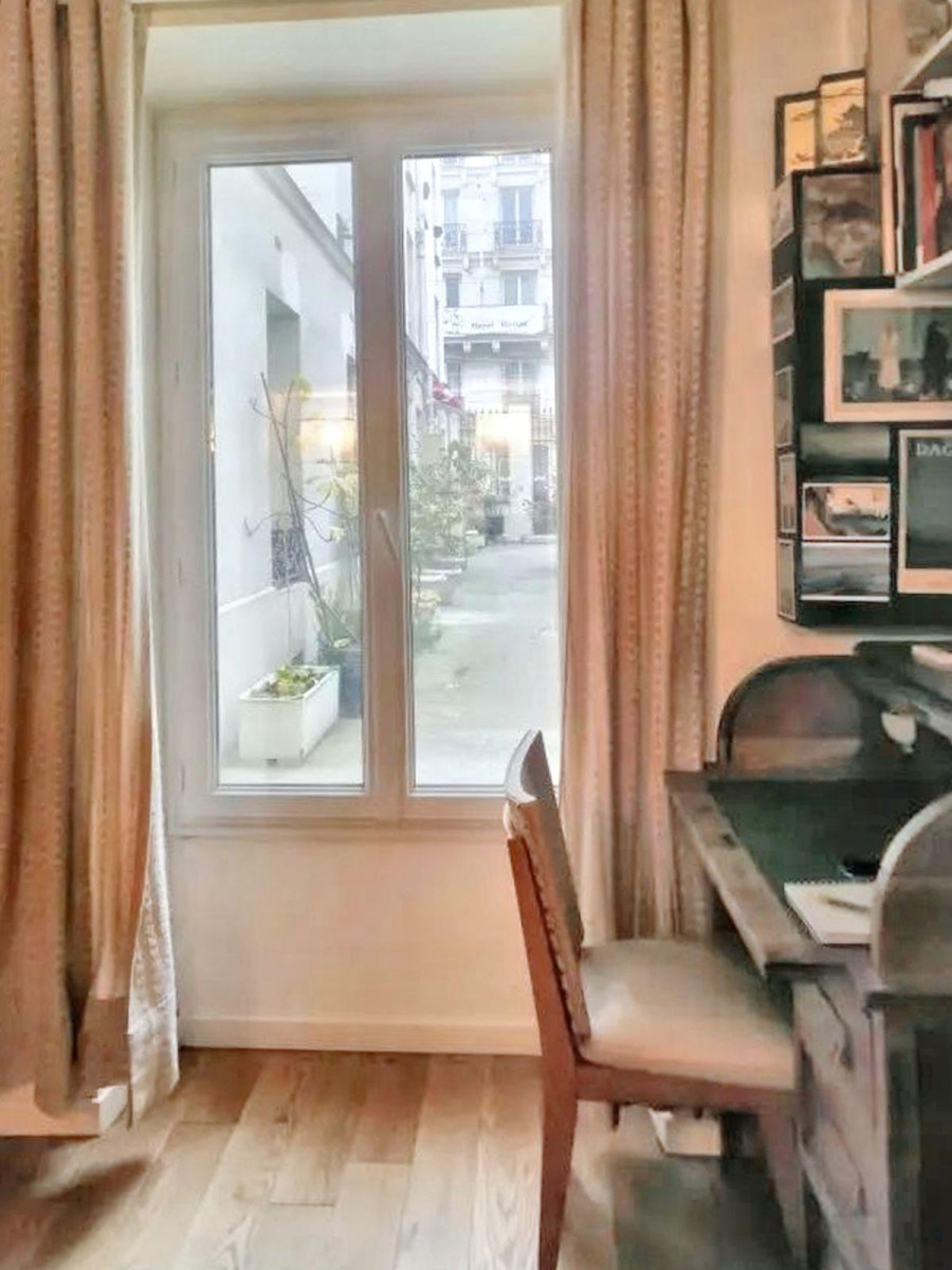 
                                                Location
                                                 Un joli studio décoré avec goût