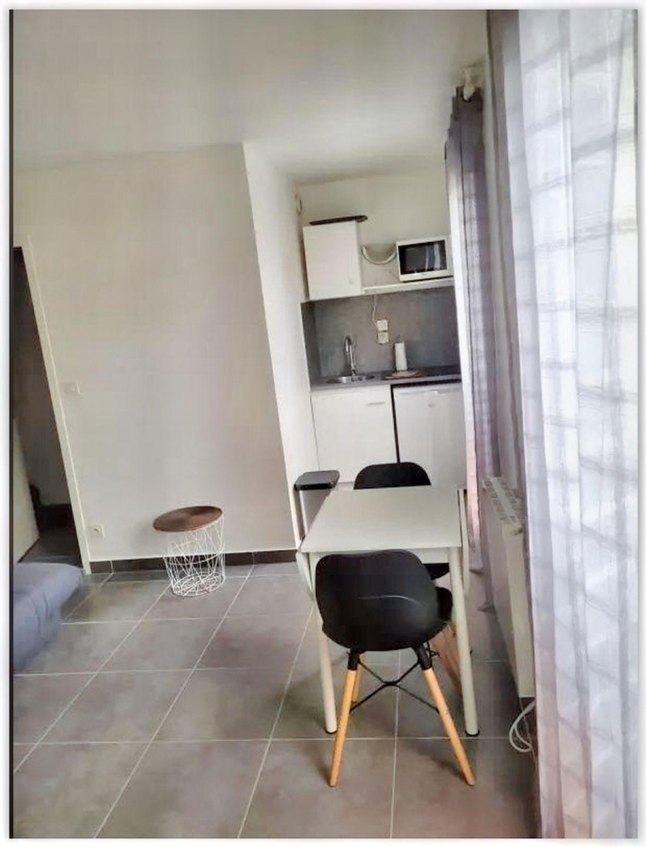 
                                                Location
                                                 Un joli studio lumineux à Melun