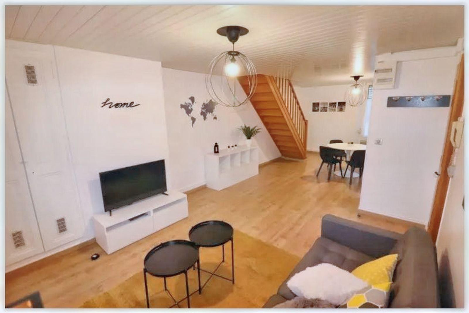 
                                                Location
                                                 Un magnifique duplex meublé