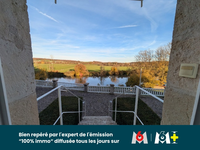 
                                                Vente
                                                 Une ancienne cure vue sur la Saone où le charme opère dès le seuil…