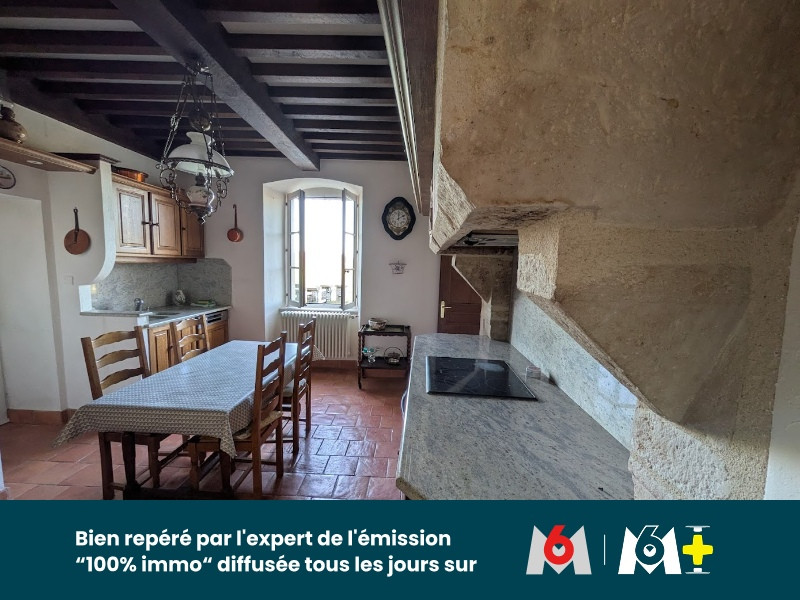 
                                                Vente
                                                 Une ancienne cure vue sur la Saone où le charme opère dès le seuil…