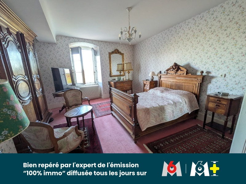 
                                                Vente
                                                 Une ancienne cure vue sur la Saone où le charme opère dès le seuil…