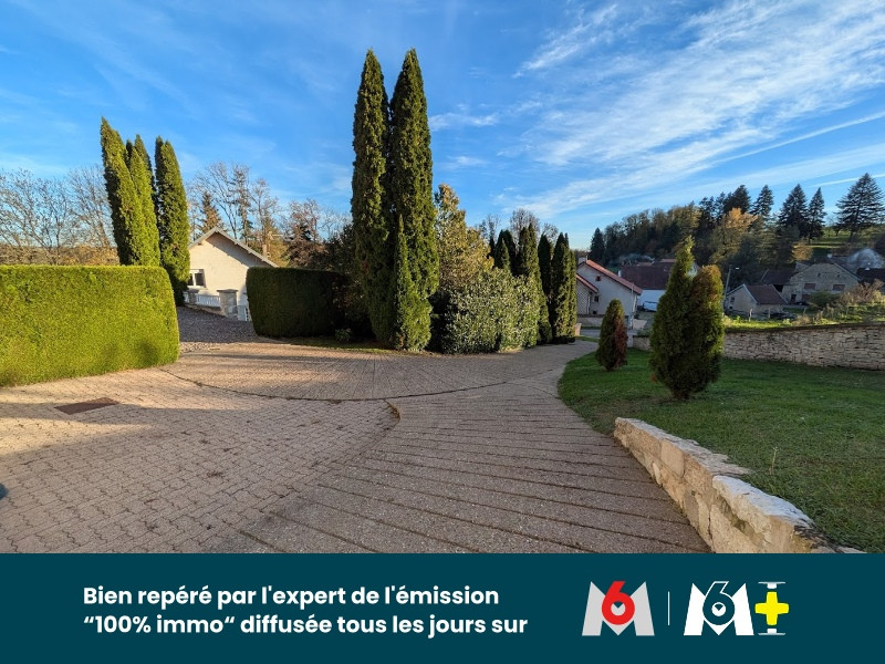 
                                                Vente
                                                 Une ancienne cure vue sur la Saone où le charme opère dès le seuil…