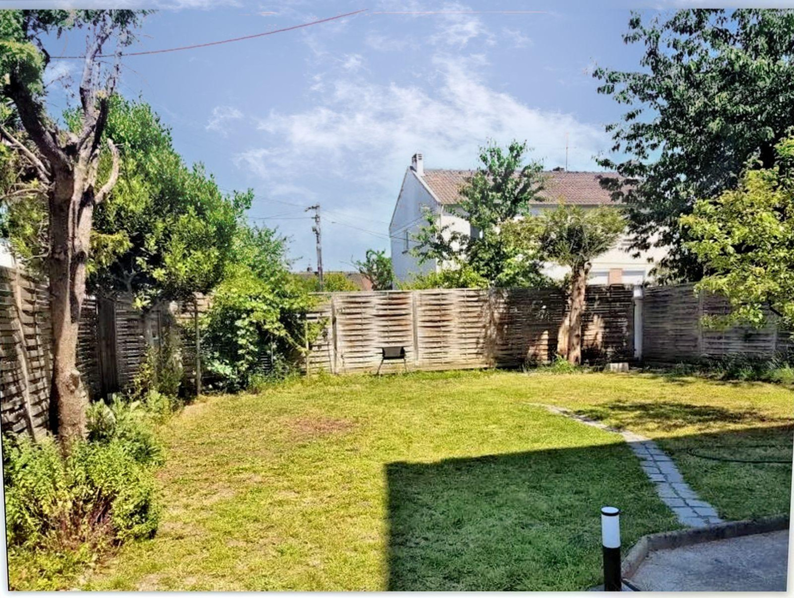 
                                                Location
                                                 Une belle maison avec jardin, colocation idéale