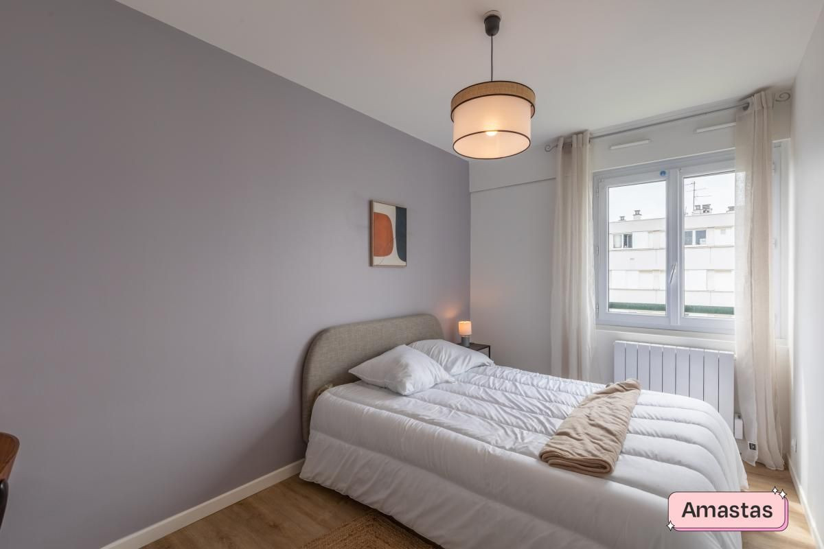 
                                                Colocation
                                                 Une chambre à louer dans une colocation rénovée avec balcon meublé et équipé