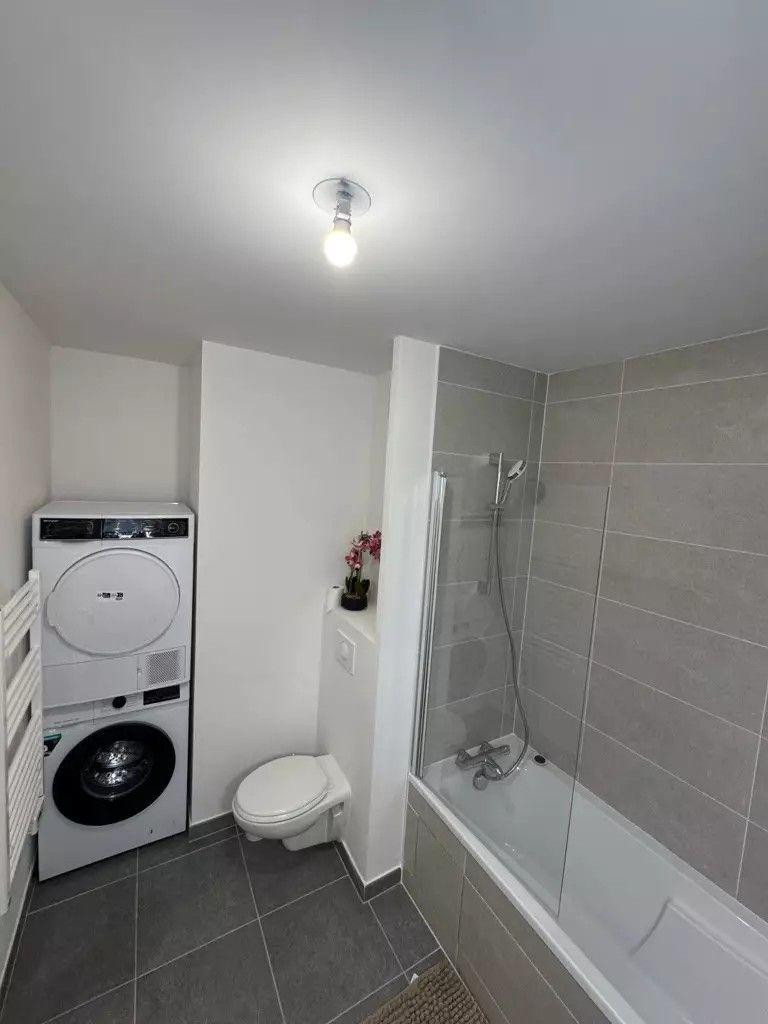 
                                                Colocation
                                                 Une chambre dispo dans coloc conviviale de 5