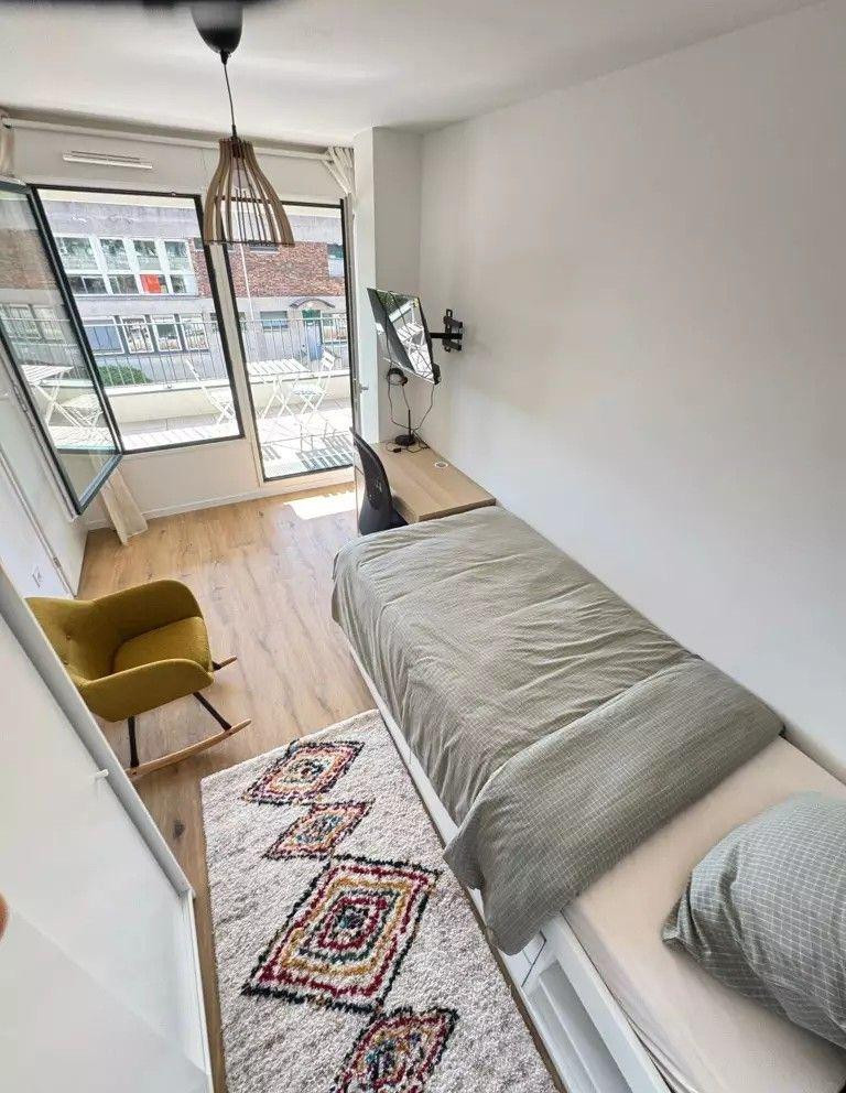 
                                                Colocation
                                                 Une chambre dispo dans coloc conviviale de 5