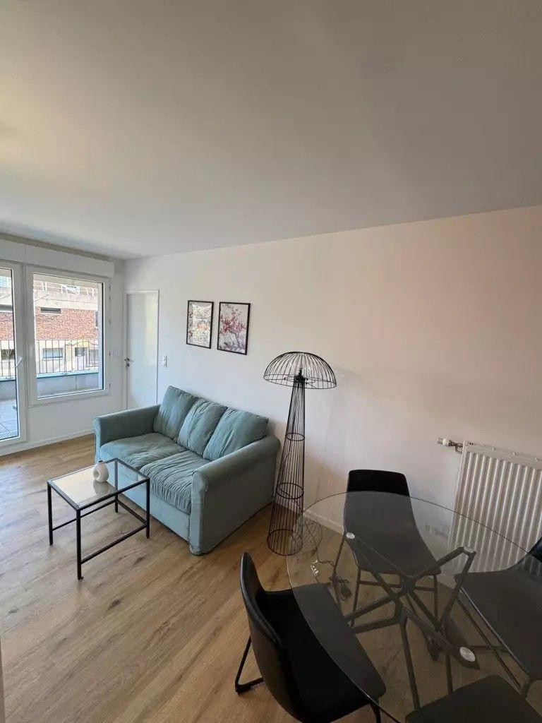 
                                                Colocation
                                                 Une chambre dispo dans coloc conviviale de 5