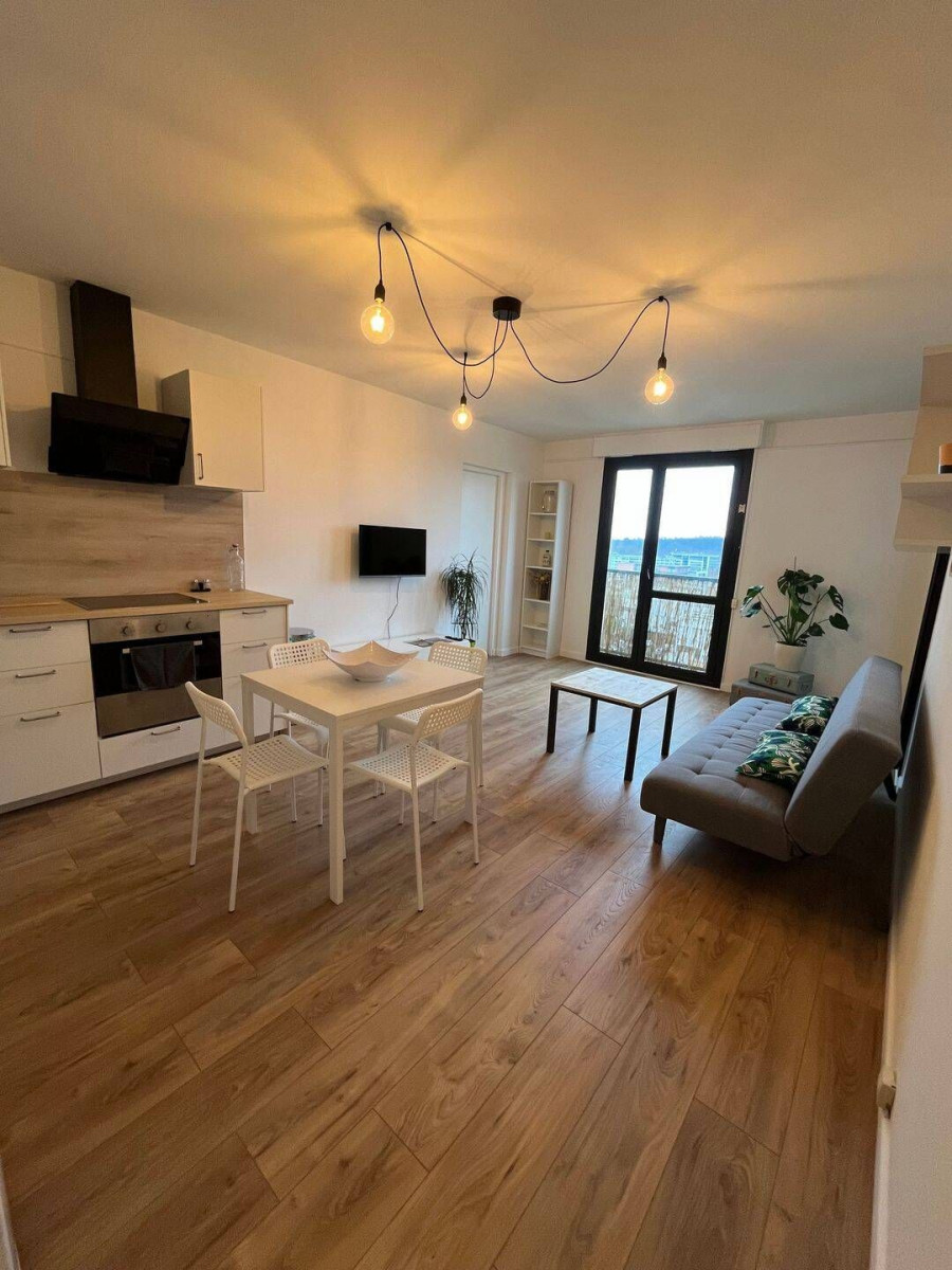 
                                                Colocation
                                                 Une chambre disponible dans belle coloc 78 m²