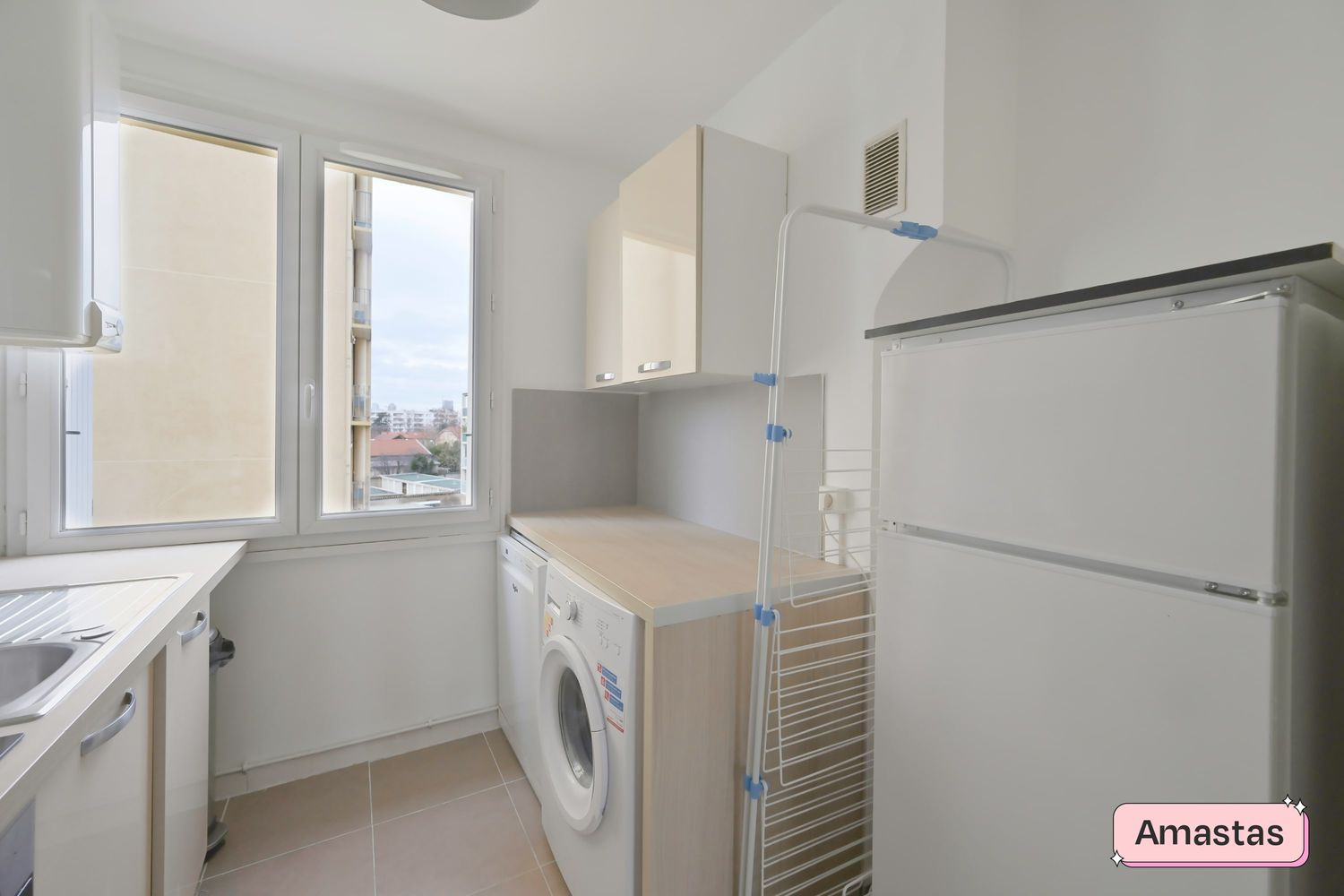 
                                                Colocation
                                                 Une chambre disponible dans cette colocation de 3 chambres - 469377