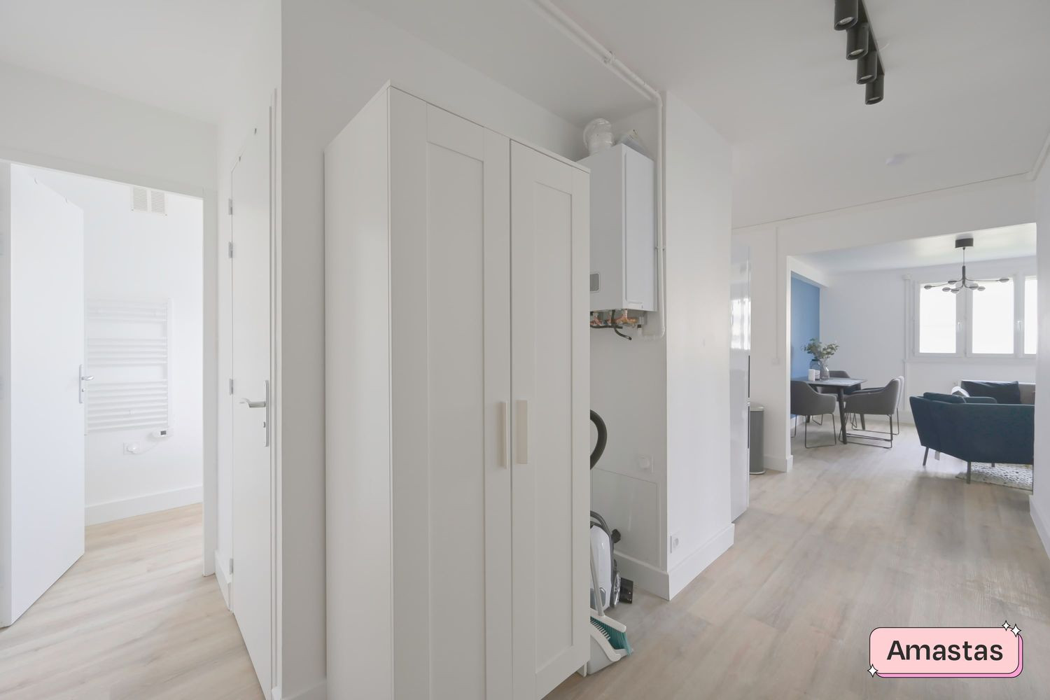 
                                                Colocation
                                                 Une chambre disponible dans cette superbe colocation de 4 chambres - 5691065C4