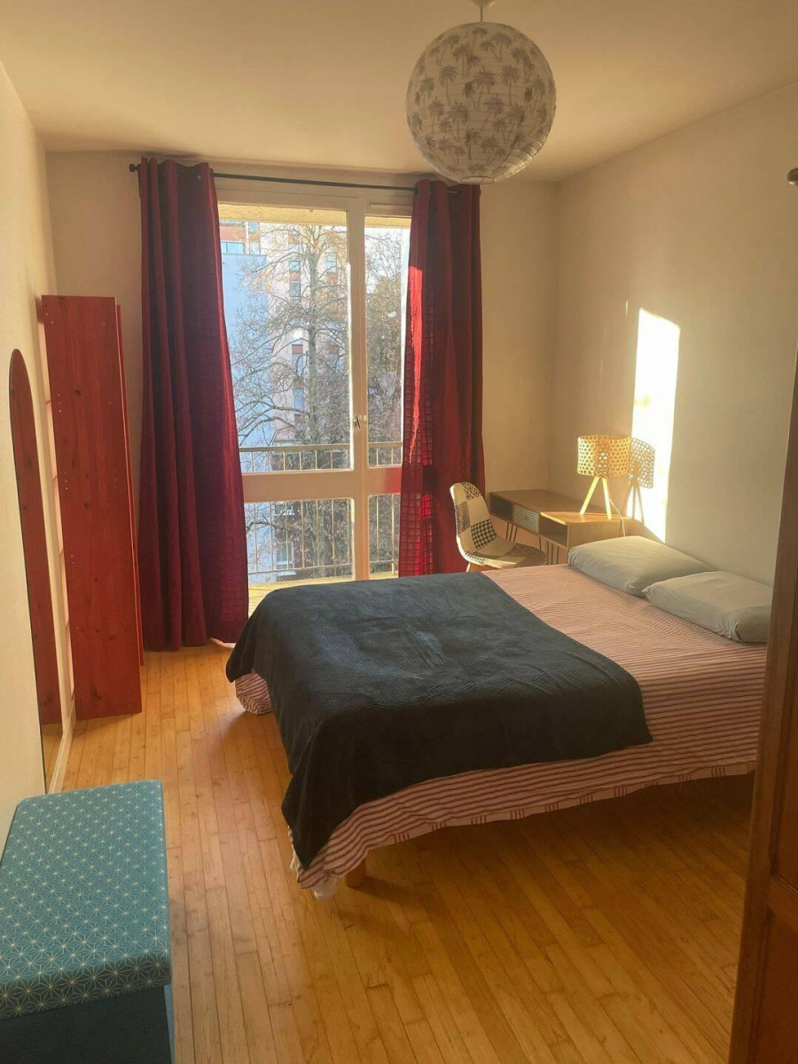 
                                                Colocation
                                                 Une chambre se libère dans une coloc calme