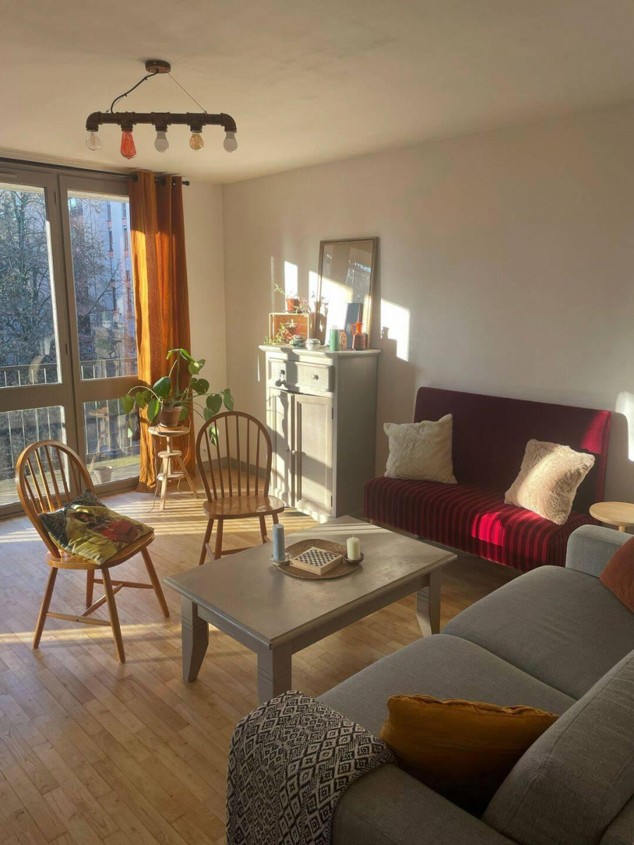
                                                Colocation
                                                 Une chambre se libère dans une coloc calme