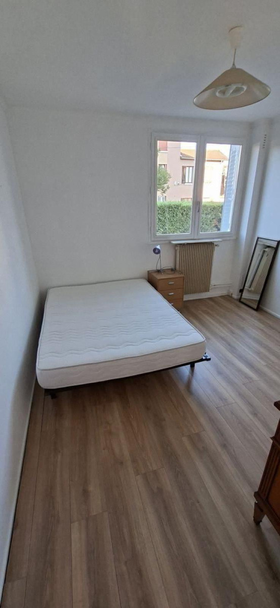 
                                                Colocation
                                                 Une colocation dans un appartement lumineux