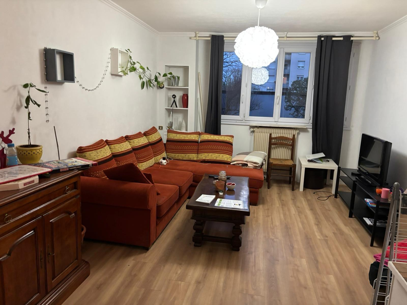 
                                                Colocation
                                                 Une colocation dans un appartement lumineux