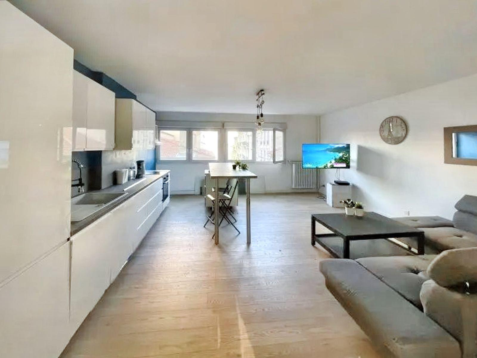 
                                                Location
                                                 Une colocation idéale, chambres refaites à neuf