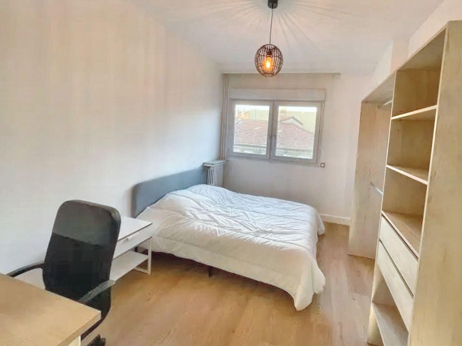 
                                                Location
                                                 Une colocation idéale, chambres refaites à neuf