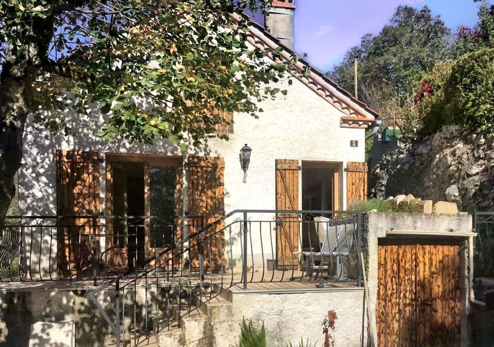 
                                                Location
                                                 Une jolie maison avec un grand jardin