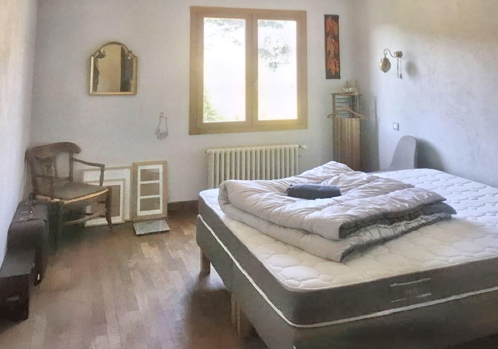 
                                                Location
                                                 Une jolie maison avec un grand jardin
