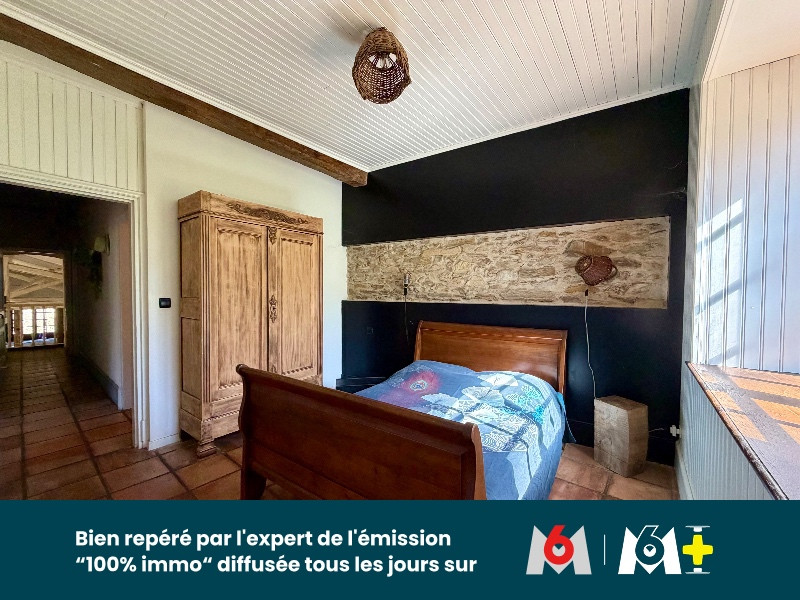 
                                                Vente
                                                 Une maison à usage d'habitation avec dépendances, étang et terrain attenant et non attenant