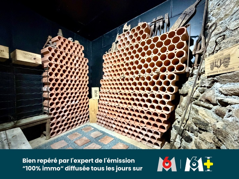 
                                                Vente
                                                 Une maison à usage d'habitation avec dépendances, étang et terrain attenant et non attenant