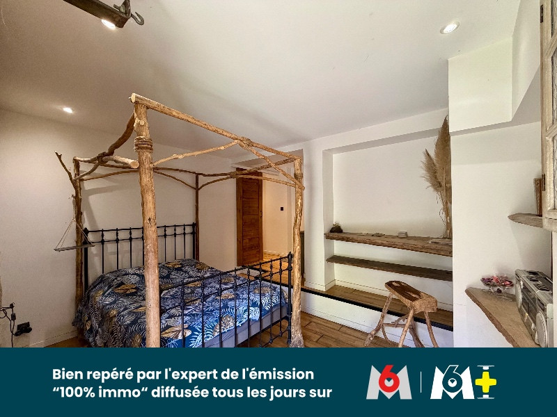 
                                                Vente
                                                 Une maison à usage d'habitation avec dépendances, étang et terrain attenant et non attenant