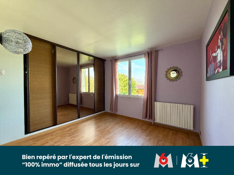 
                                                Vente
                                                 Une maison à usage d'habitation avec terrain attenant