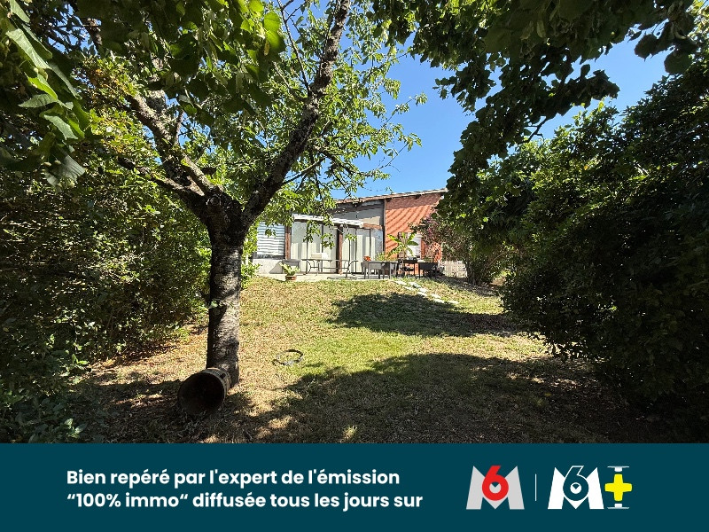 
                                                Vente
                                                 Une maison à usage d'habitation avec terrain attenant