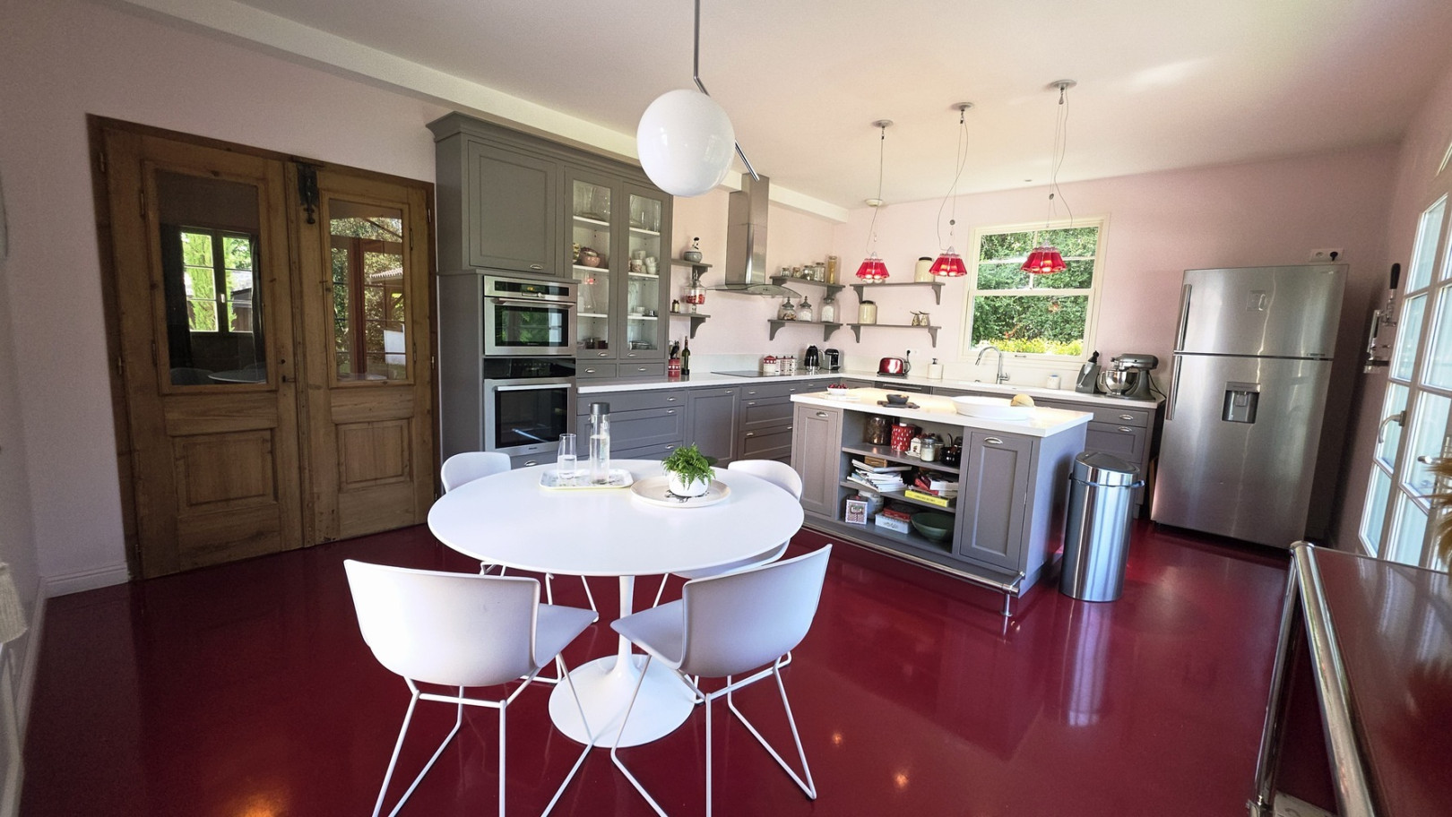 
                                                Vente
                                                 UNE SIGNATURE ARCHITECTURALE AU CŒUR D’UN ÉCR